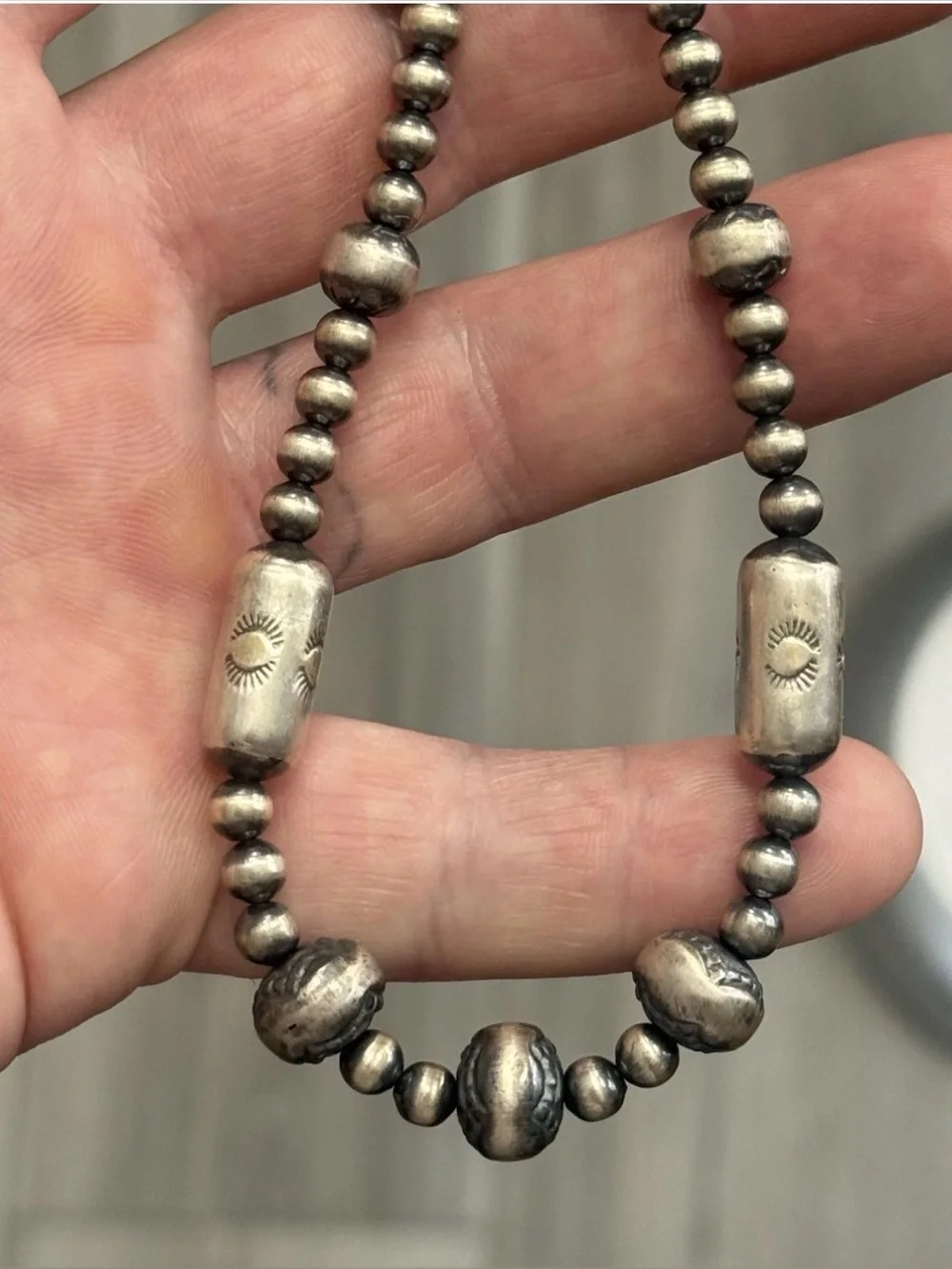 STERLING SILVER NAVJO PEARL HAND STAMPED BARREL GRADUATED BEADED NECKLACE .925